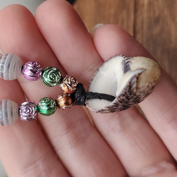 N2737 festive handcrafted seashell necklace - Picture 3 of 3